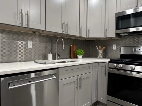 213 Woodward Street image 4 of 9