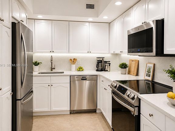 5th image of 5600 Collins Ave APT 15B