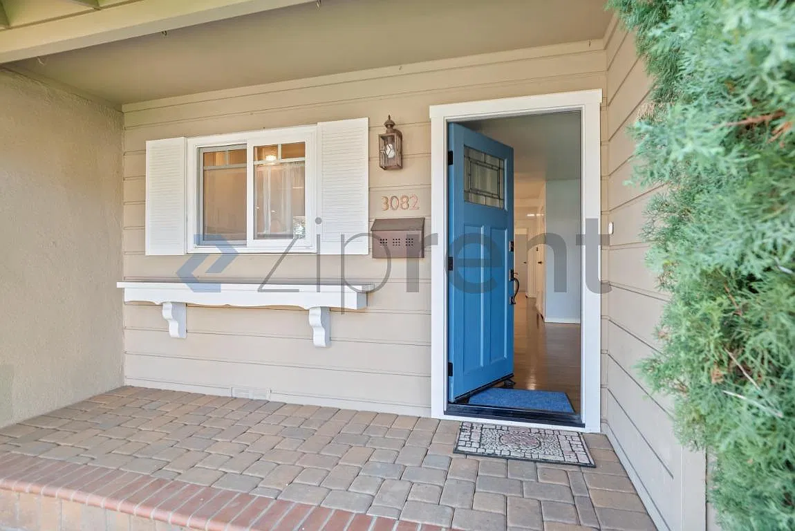 3 bed, 1422 sqft, $5,760 — Photo 3