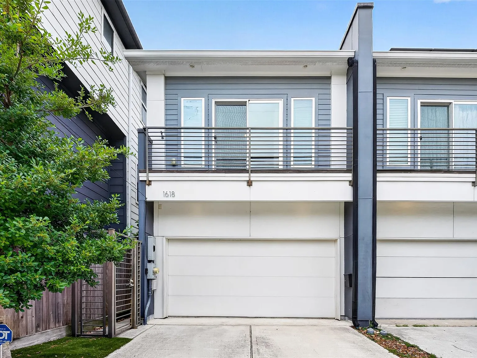 3 bed, 2.5 bath, 2410 sqft, $3,300 — Photo 1
