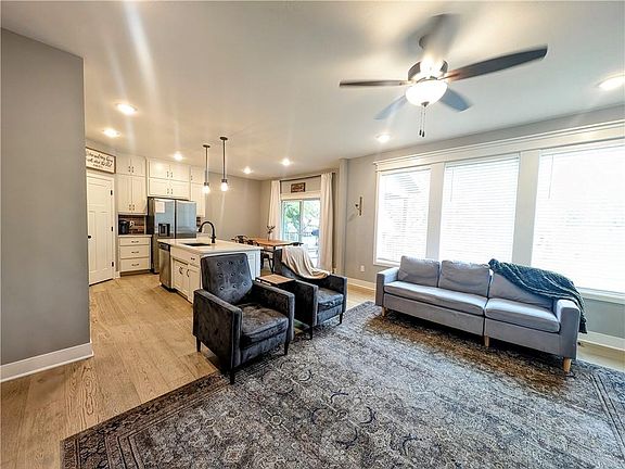 5th image of 301 Creekwood Dr