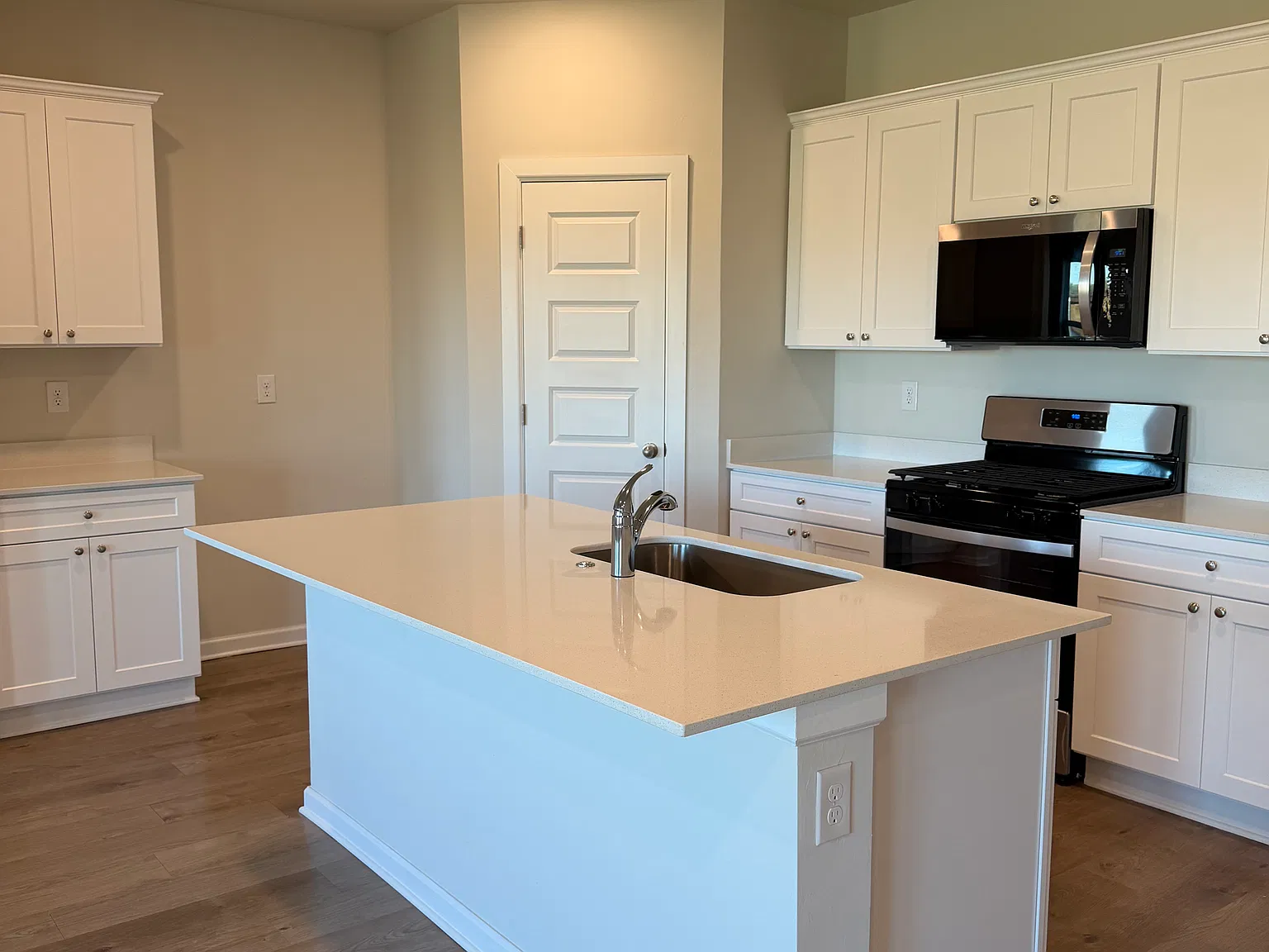 3 bed, 1576 sqft, $1,700 — Photo 3