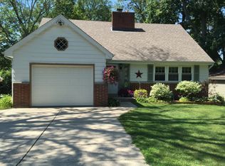 7713 N Edgeworth Dr, Milwaukee, WI 53223