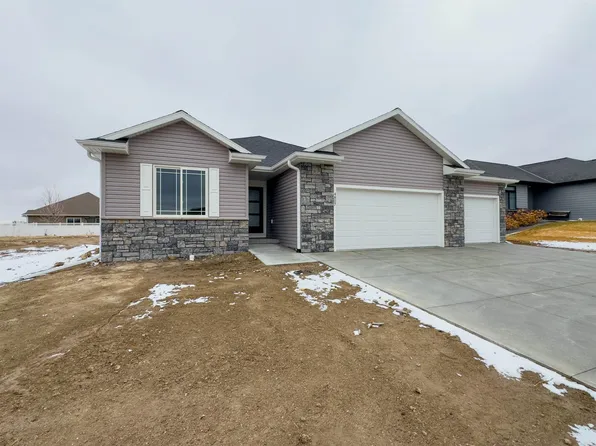 4807 15th Ave, Place Kearney, NE 68847