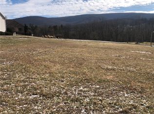 10 Wellington Dr, Uniontown, PA 15401