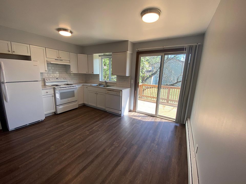 1st image of 1324 Vineland Ct SE #1324