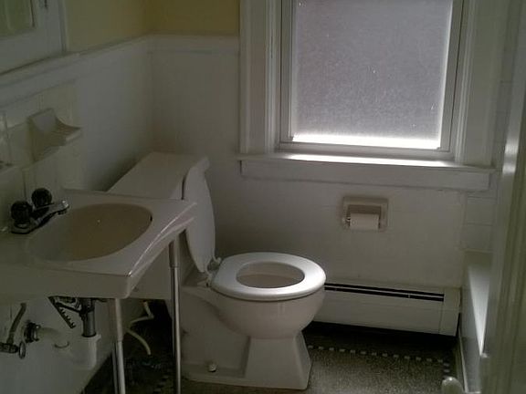 5th image of 811 Beaconsfield Ave APT 2S