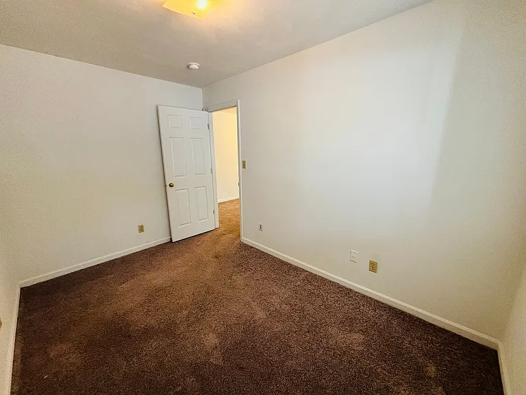 402B Berryfield Ln — Photo 4