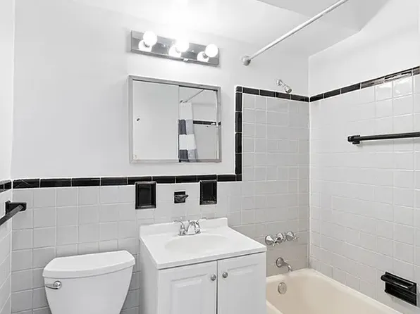 30 West 60th Street image 8 of 16