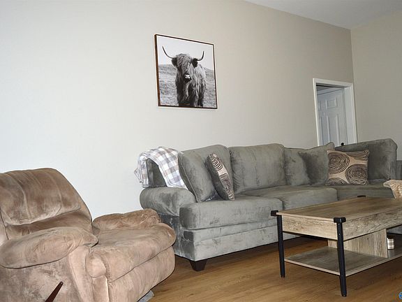 3rd image of 608 Wade Rd SE