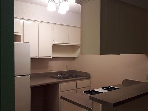 4th image of 400 W 34th St APT 201