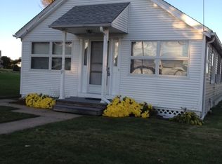 17 Walcott Ave, Narragansett, RI 02882