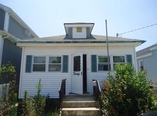 20 W 10th Rd, Broad Channel, NY 11693
