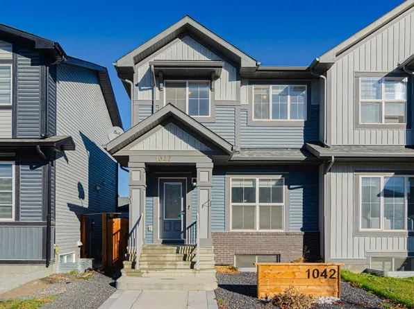 1042 S Carrington Blvd NW, Calgary, AB T3P 1L8