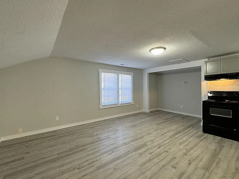1132 W Division St #B — Photo 2
