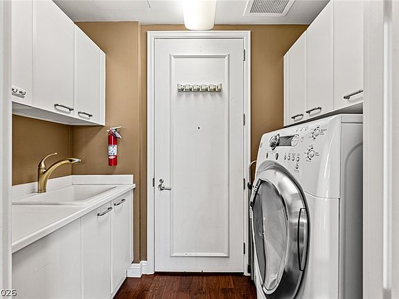 5th image of 2777 Paradise Rd Unit 3503