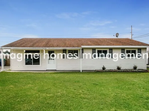 24 Robinhood Dr, Cranberry Township, PA 16066