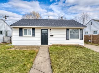 28374 Rosemont St, Roseville, MI 48066