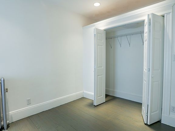 4th image of 100 Jersey St #17