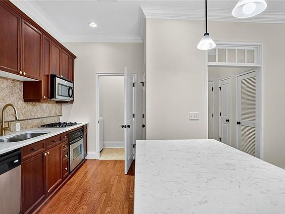 5th image of 11 Perimeter Ctr E APT 1411