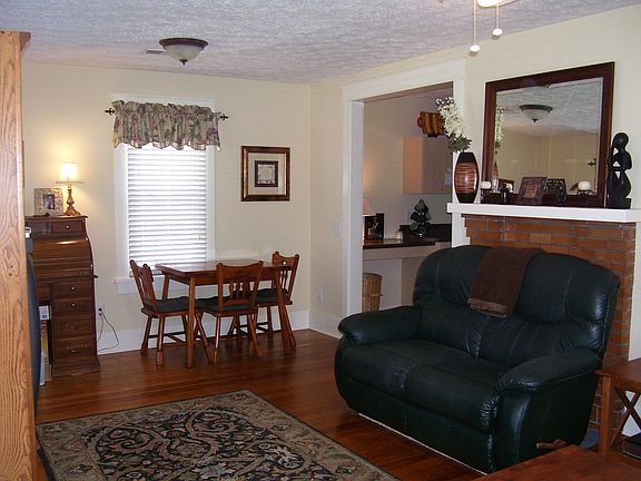 5th image of 219 Oriel Ave