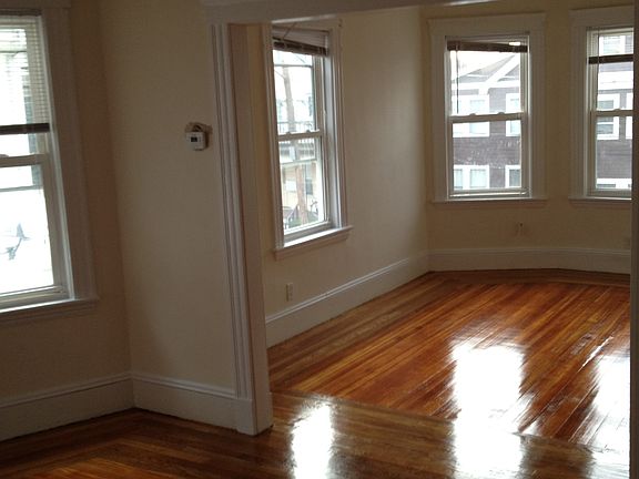 5th image of 28 Laurel St #2