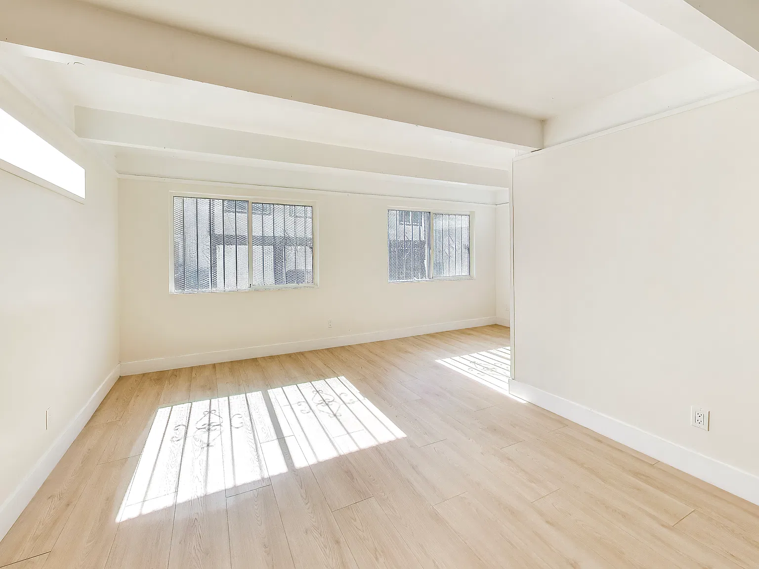 2 bed, 1.5 bath, 856 sqft, $3,395 — Photo 2