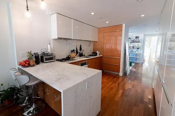 Rented by Green City Realty | media 12