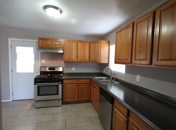 4th image of 305 McKnight Dr