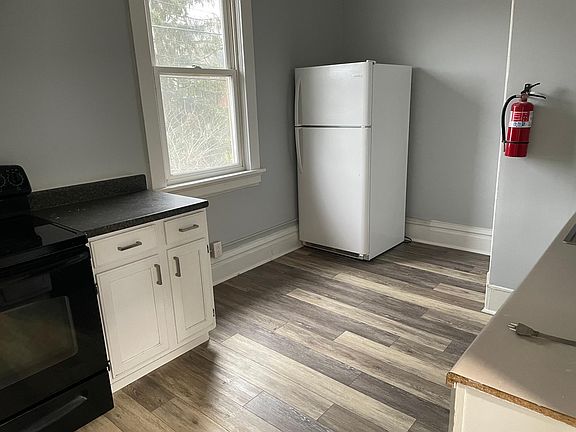 4th image of 260 Green St #1