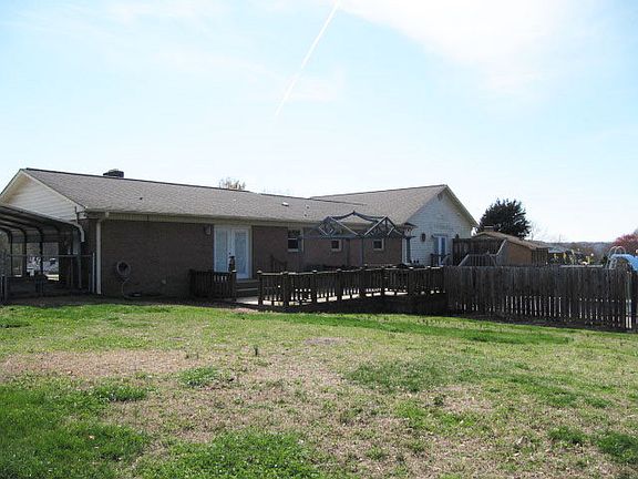 2nd image of 104 Peoria Ln