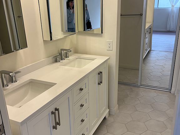 3rd image of 1245 N Kings Rd #2B-2Ba-1200Sqft