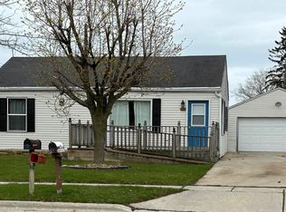 1203 S 39th St, Manitowoc, WI 54220