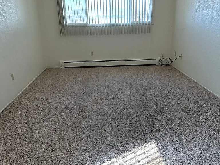 1411 Edinburgh Rd — Photo 14