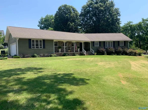 359 Bradley St, Scottsboro, AL 35769