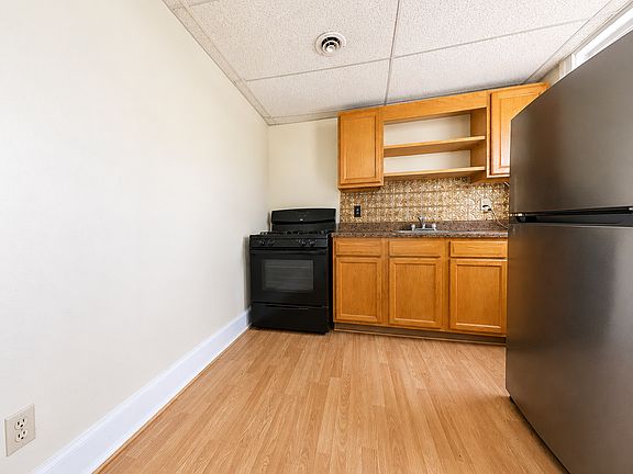 5th image of 800 North St APT B