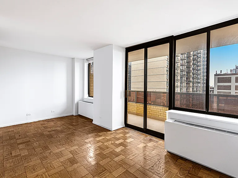 311 E 38th St #14C — Photo 3