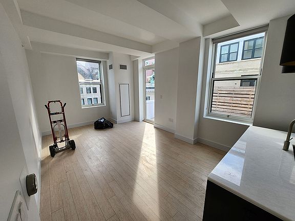 3rd image of 30 Morningside Dr APT 710