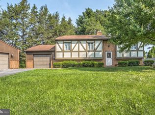 933 Eden Rd, Lancaster, PA 17601