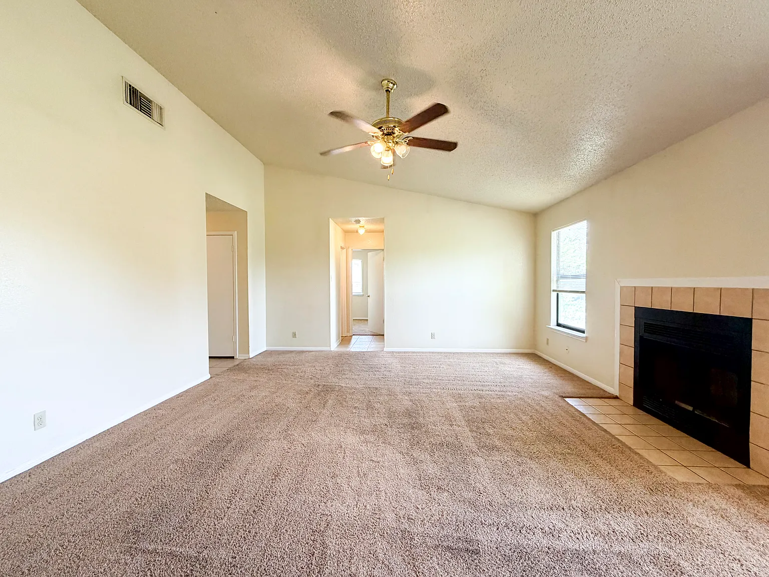 3 bed, 1014 sqft, $1,295 — Photo 4
