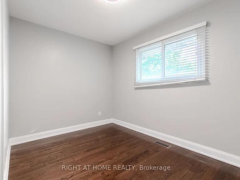 12 Murellen Cres — Photo 20