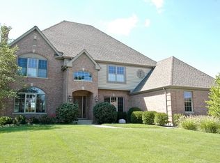 101 Boulder Dr, Lake In The Hills, IL 60156