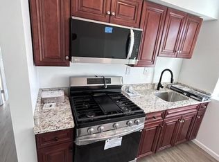 1613 29th St SE APT 102, Washington, DC 20020