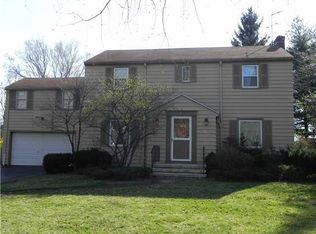 32 Aberthaw Rd, Rochester, NY 14610