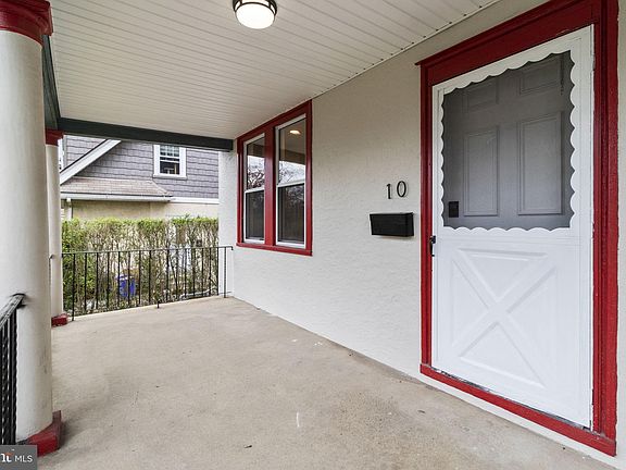 3rd image of 10 E Marthart Ave