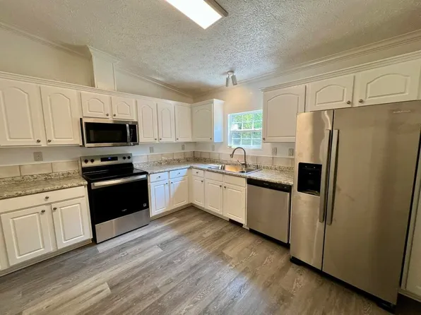 40 Arthur Ln, Pensacola, FL 32503