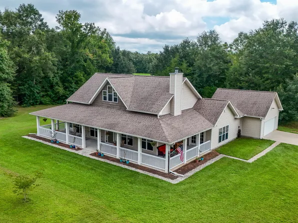 3754 Annie Rd, Marianna, FL 32446