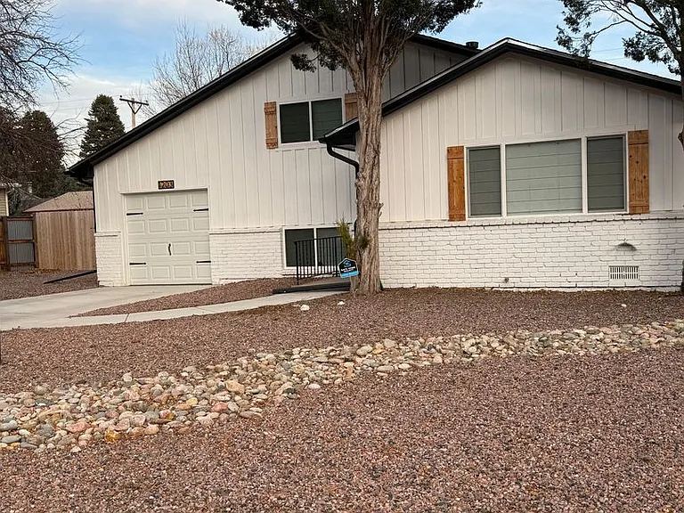 1203 Chambers Dr — Photo 1