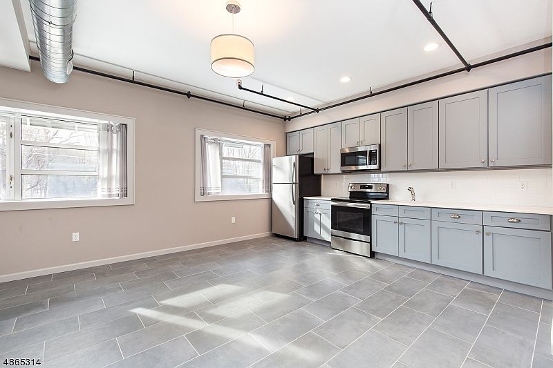 1st image of 115 Bloomfield Ave Ste 1