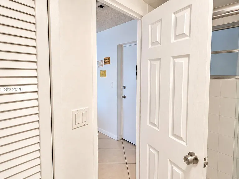 220 Kings Point Dr #105 — Photo 16